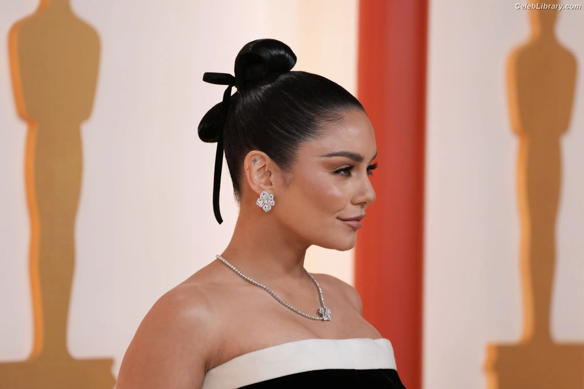 Vanessa Hudgens photo 15 of 1612