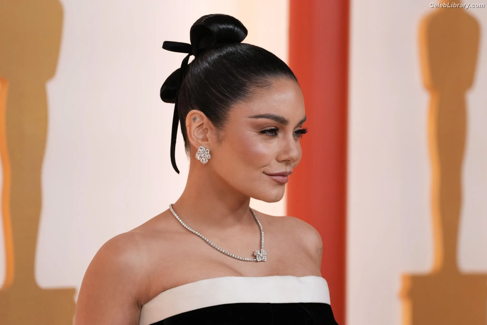 Vanessa Hudgens photo 16 of 1612
