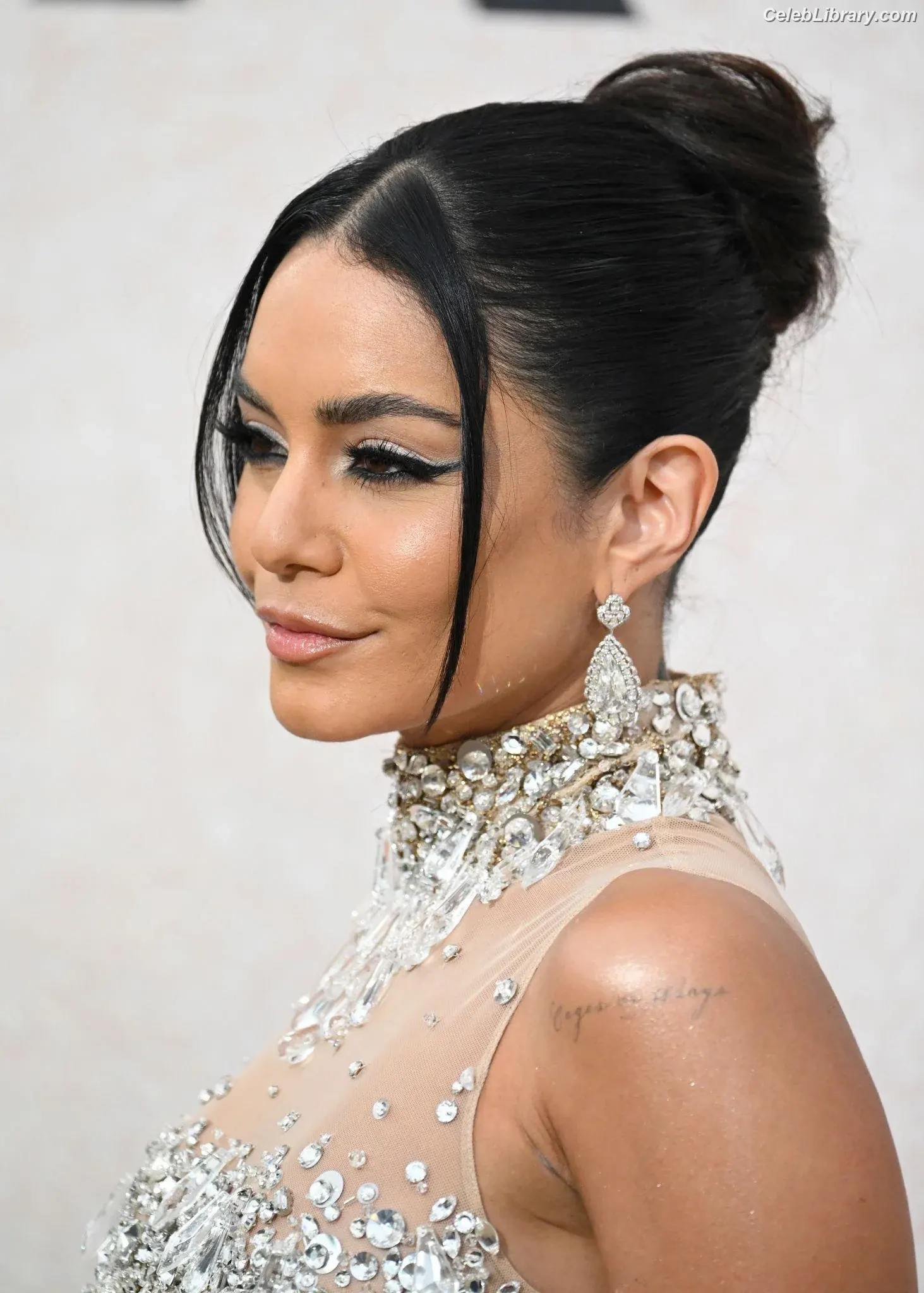 Vanessa Hudgens photo 17 of 1612
