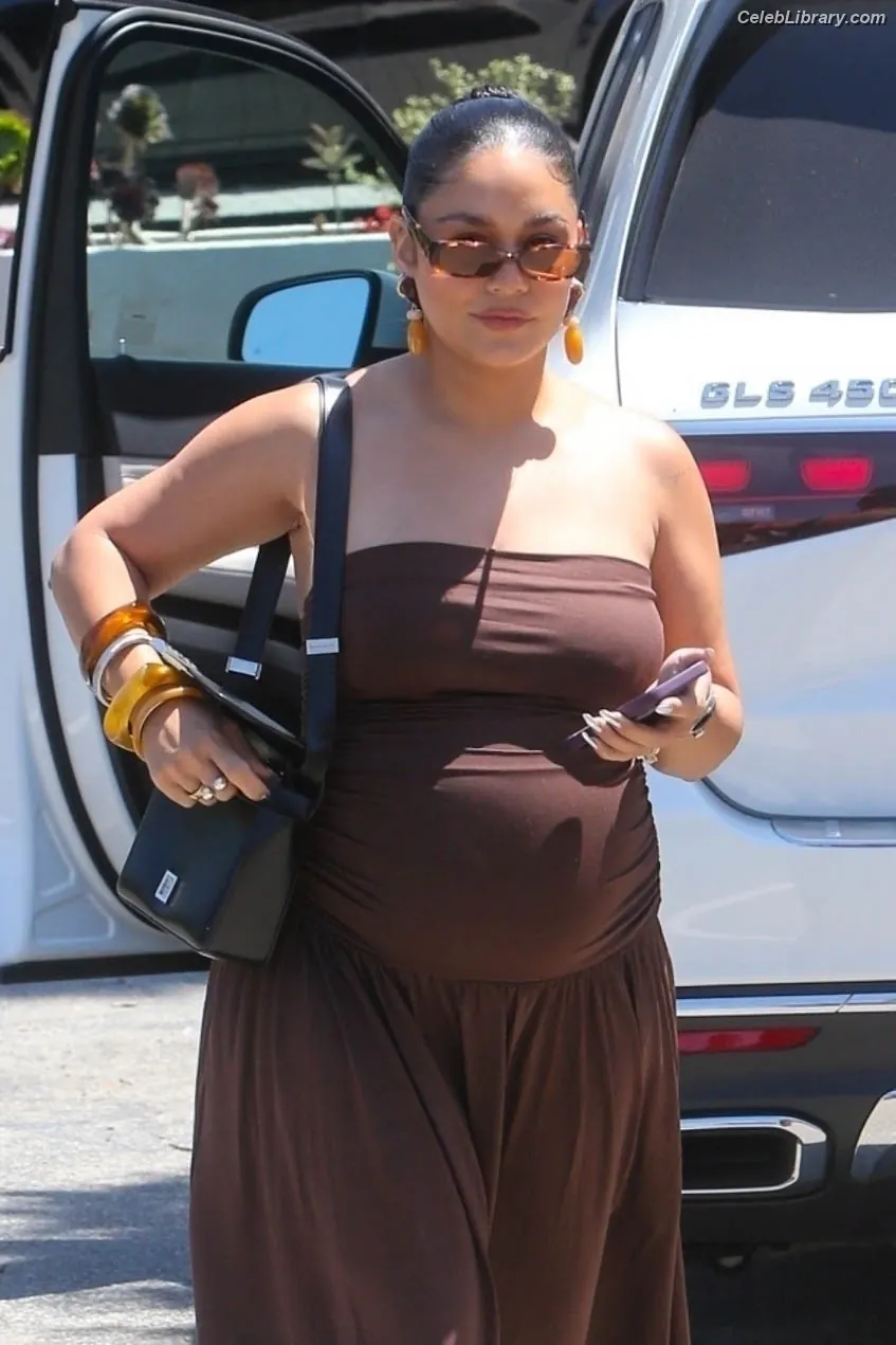 Vanessa Hudgens photo 21 of 1612