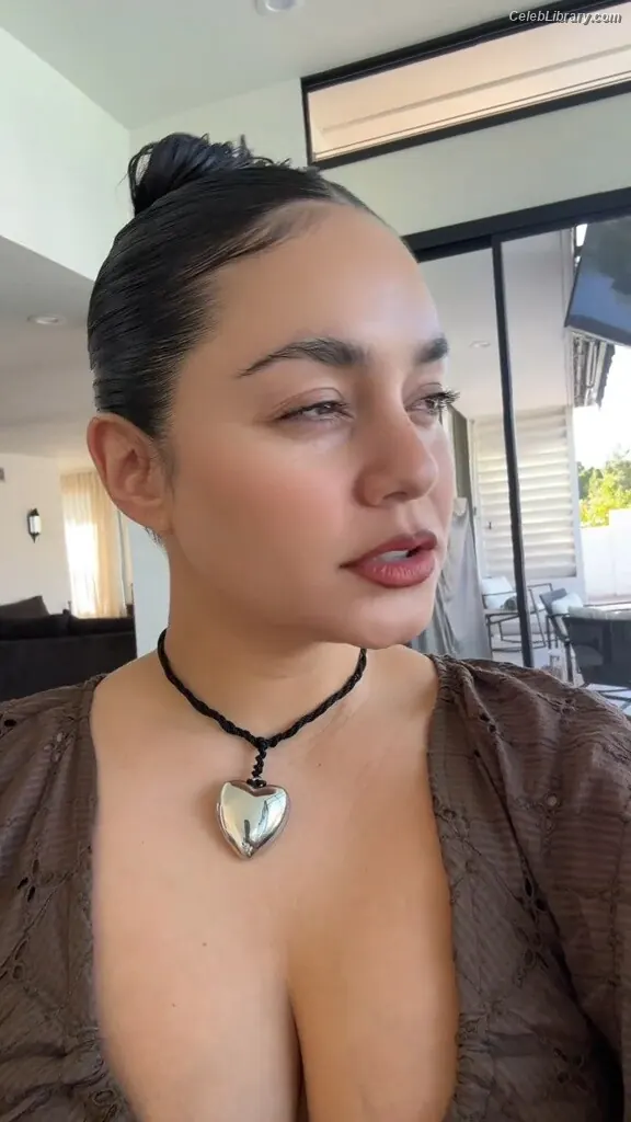 Vanessa Hudgens photo 12 of 1612