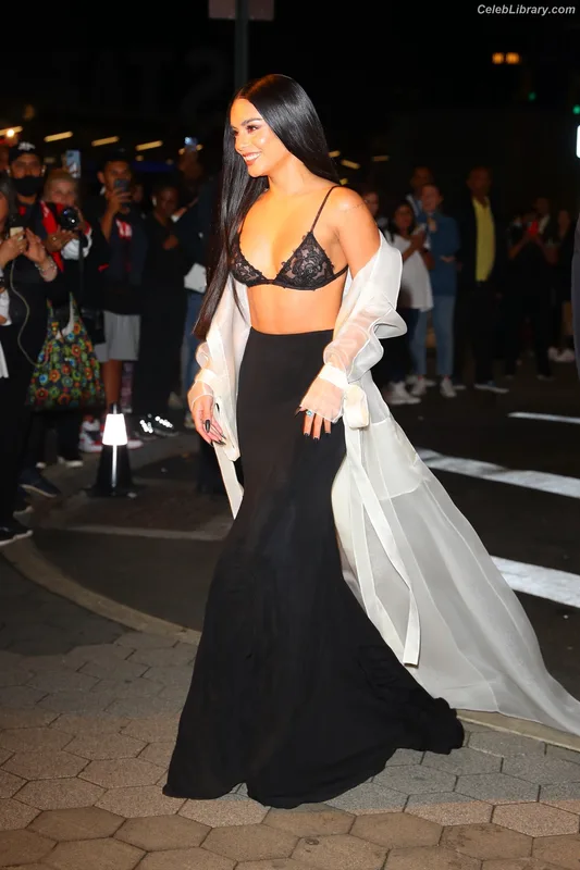 Vanessa Hudgens photo 1 of 1607