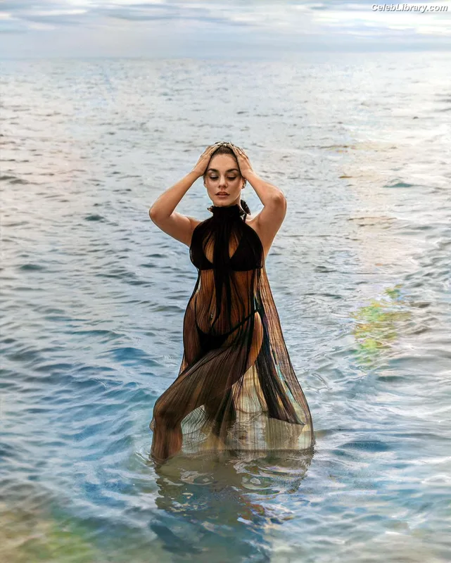 Vanessa Hudgens photo 2 of 1607