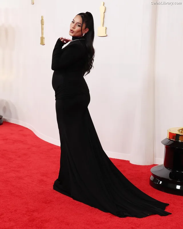 Vanessa Hudgens photo 7 of 1607