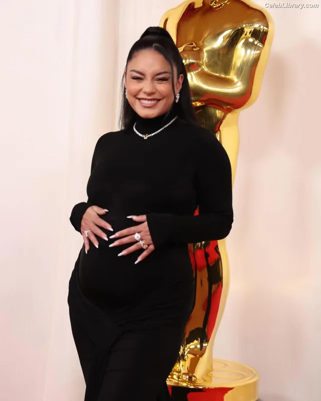 Vanessa Hudgens photo 12 of 1607