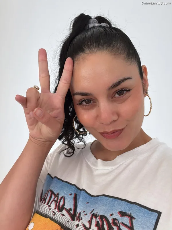 Vanessa Hudgens photo 13 of 1607