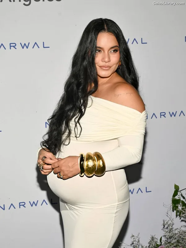 Vanessa Hudgens photo 6 of 1607