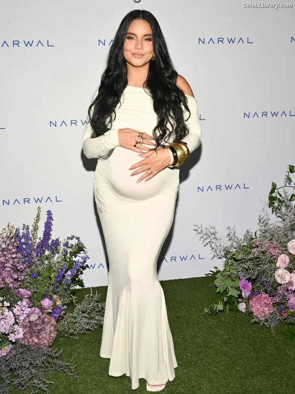 Vanessa Hudgens photo 8 of 1607