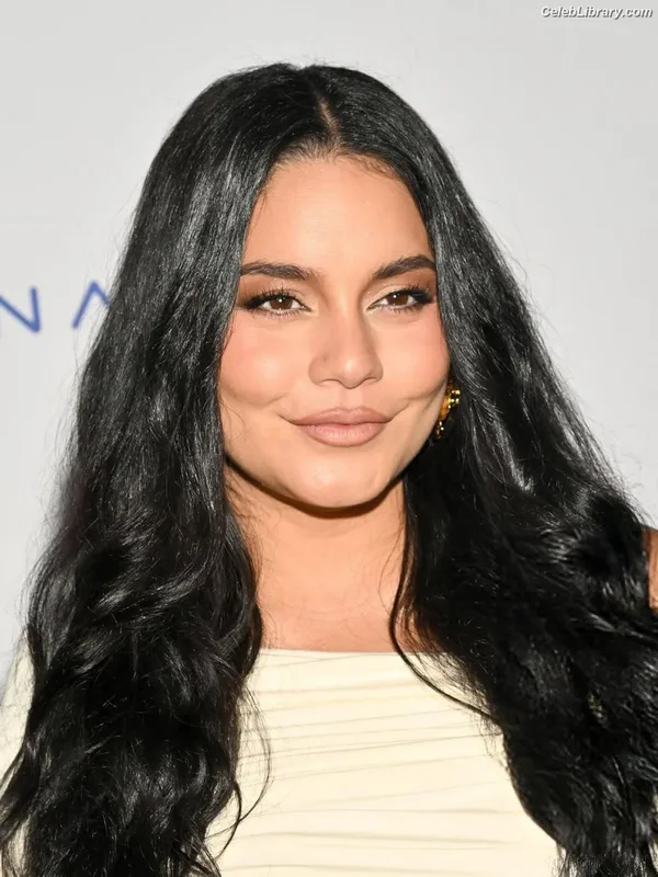 Vanessa Hudgens photo 9 of 1607