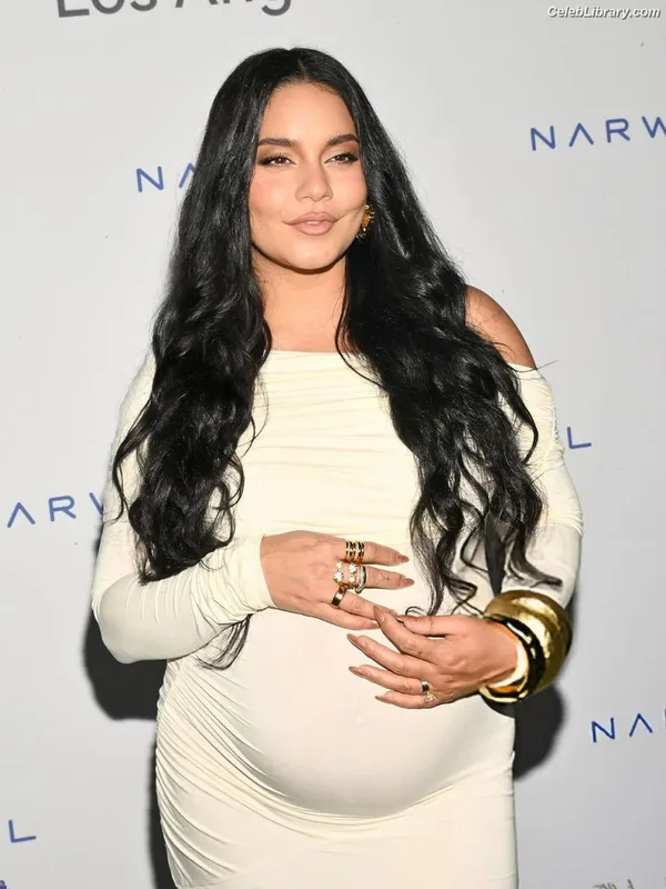 Vanessa Hudgens photo 10 of 1607