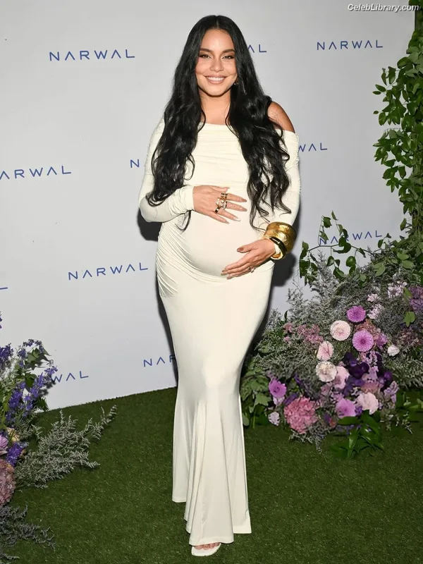 Vanessa Hudgens photo 11 of 1607