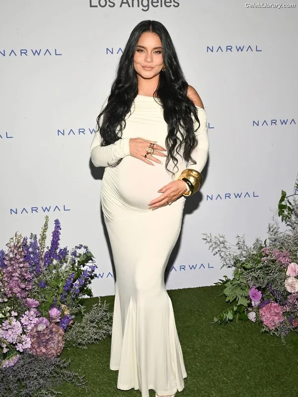 Vanessa Hudgens photo 12 of 1607