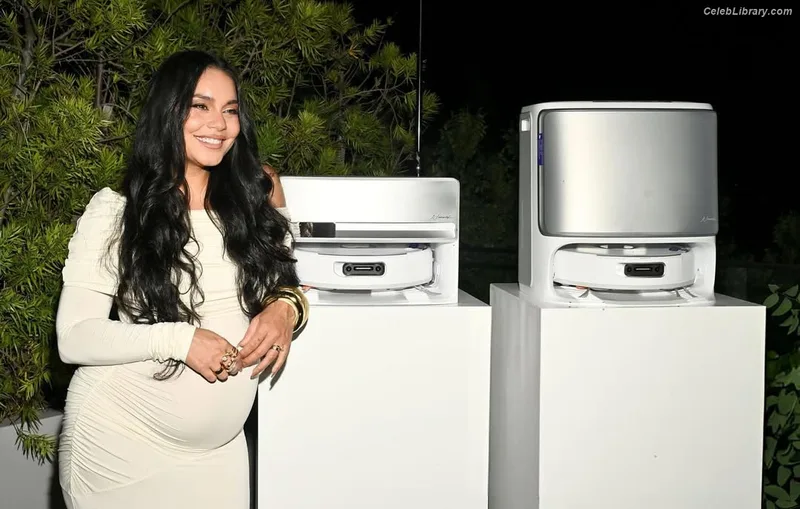 Vanessa Hudgens photo 13 of 1607