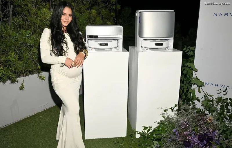 Vanessa Hudgens photo 14 of 1607