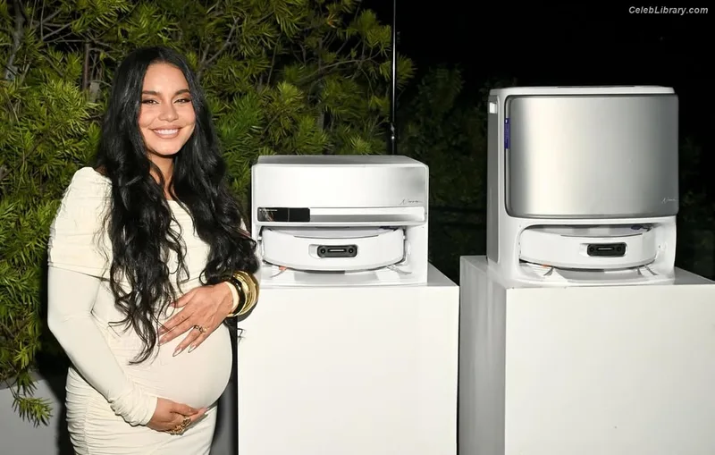 Vanessa Hudgens photo 15 of 1607