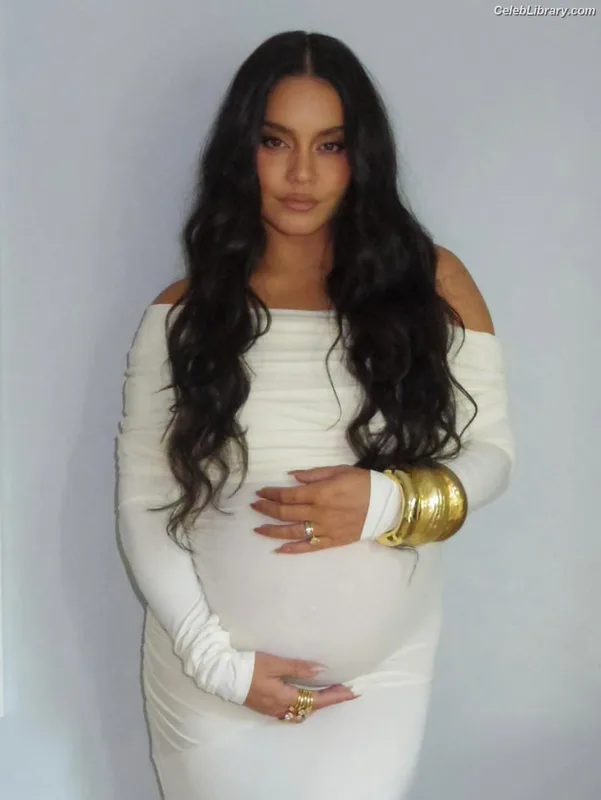 Vanessa Hudgens photo 21 of 1607