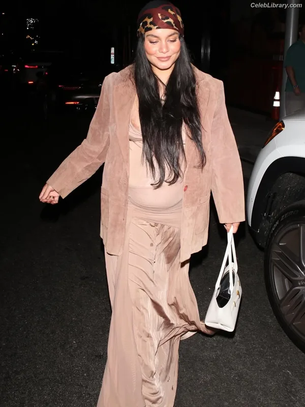 Vanessa Hudgens photo 22 of 1607