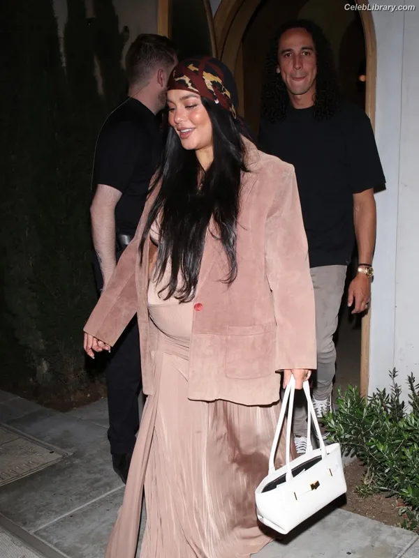Vanessa Hudgens photo 24 of 1607
