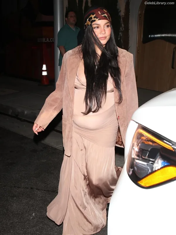 Vanessa Hudgens photo 2 of 1607