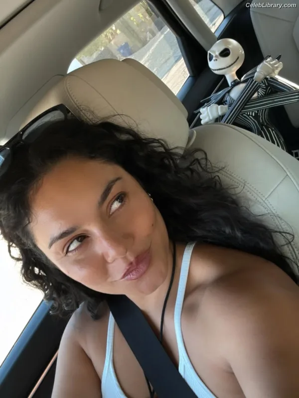 Vanessa Hudgens photo 4 of 1607