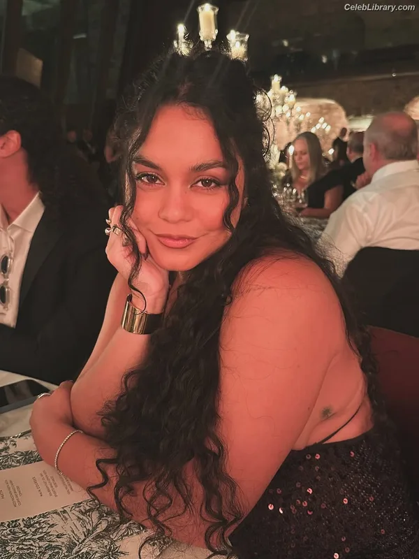 Vanessa Hudgens photo 7 of 1607