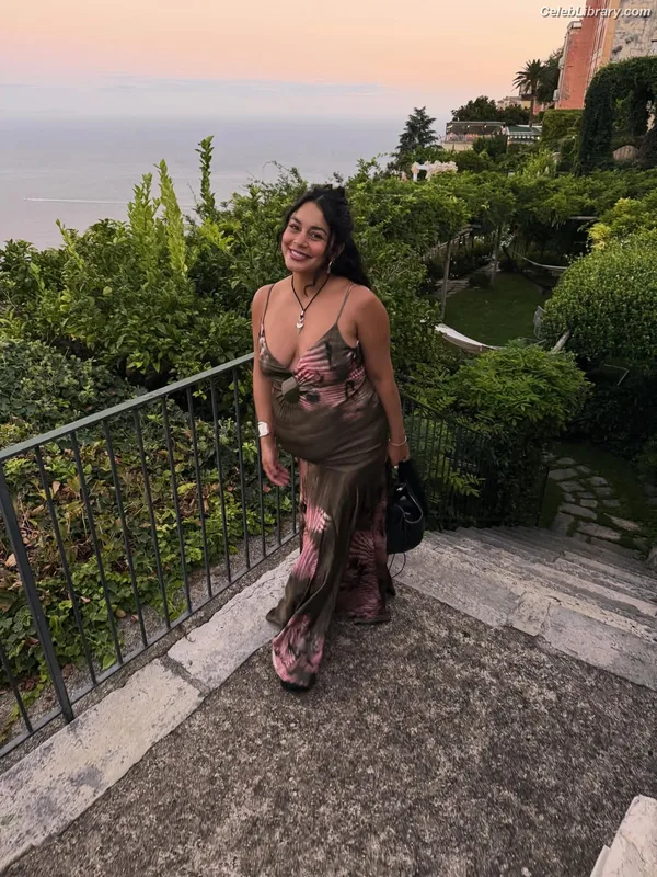 Vanessa Hudgens photo 10 of 1607