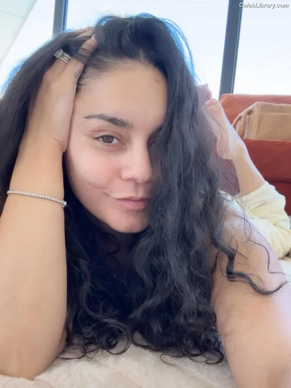 Vanessa Hudgens photo 15 of 1607