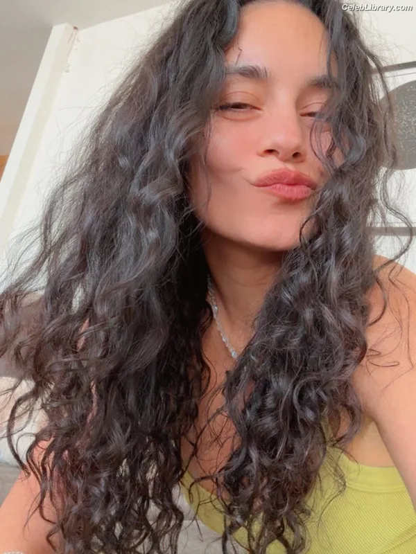 Vanessa Hudgens photo 19 of 1607