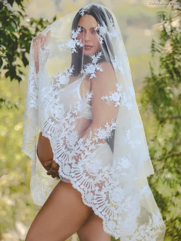 Vanessa Hudgens photo 21 of 1607