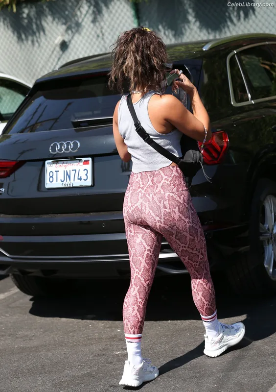 Vanessa Hudgens photo 10 of 1607
