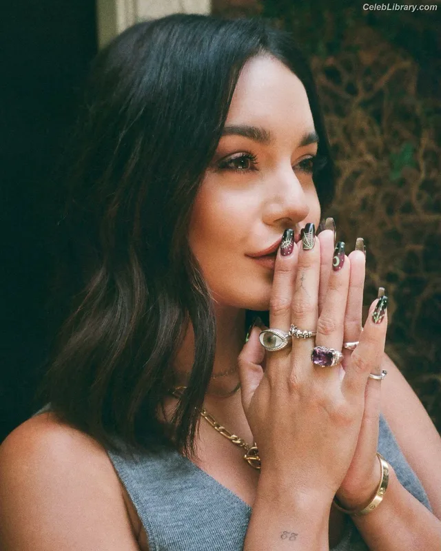 Vanessa Hudgens photo 2 of 1607