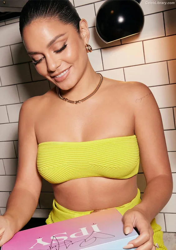 Vanessa Hudgens photo 2 of 1607