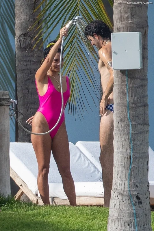 Vanessa Hudgens photo 12 of 1607