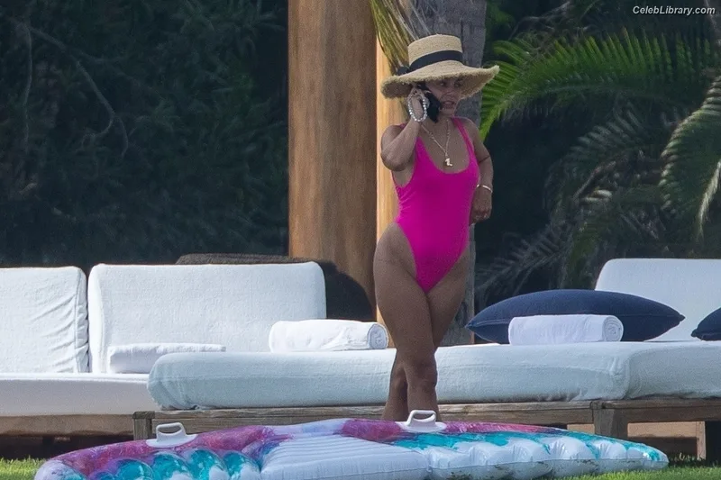 Vanessa Hudgens photo 12 of 1607