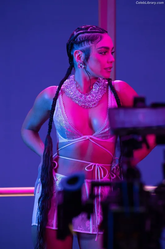 Vanessa Hudgens photo 2 of 1607