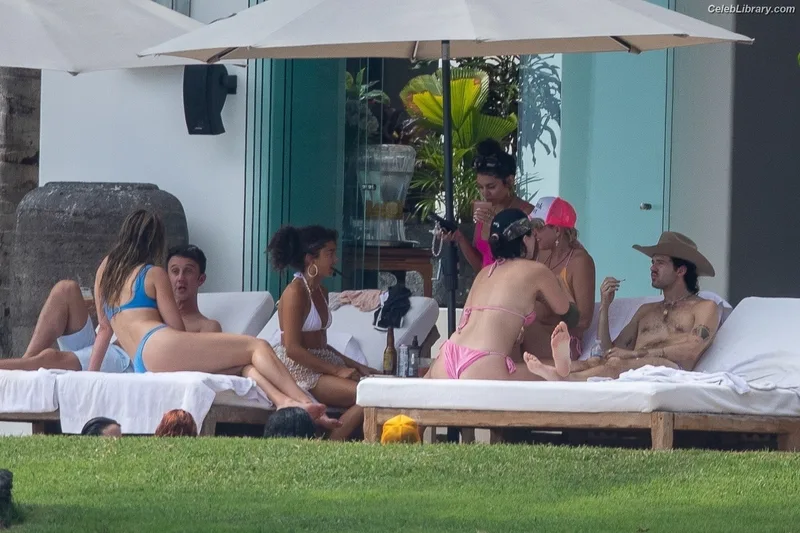 Vanessa Hudgens photo 19 of 1607