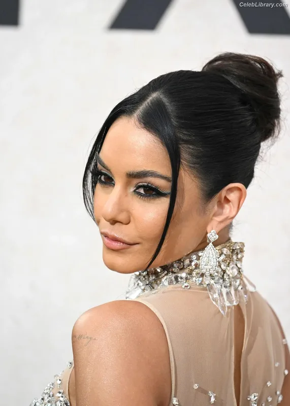 Vanessa Hudgens photo 24 of 1607