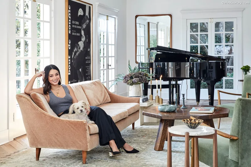 Vanessa Hudgens photo 3 of 1607