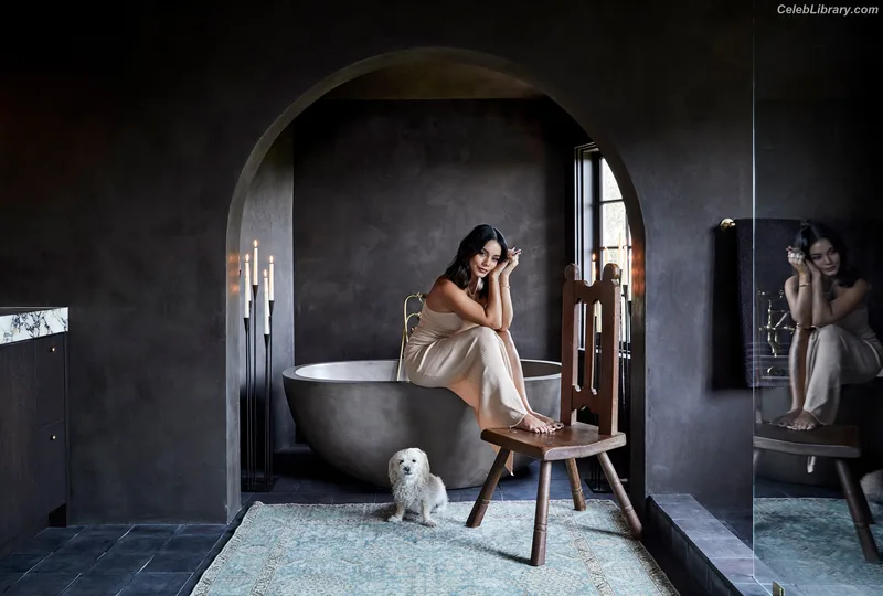 Vanessa Hudgens photo 4 of 1607