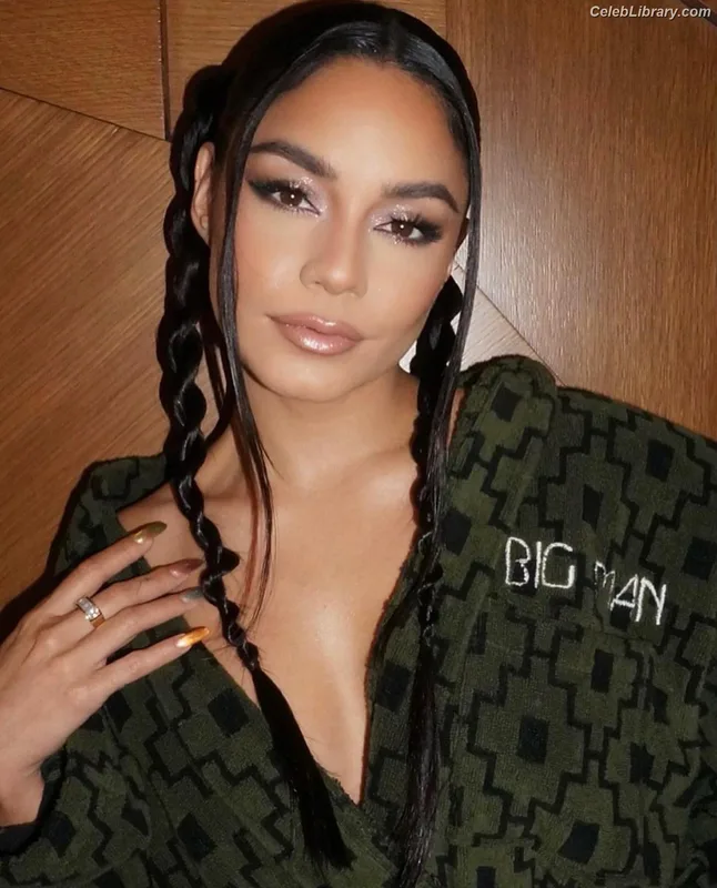 Vanessa Hudgens photo 17 of 1607