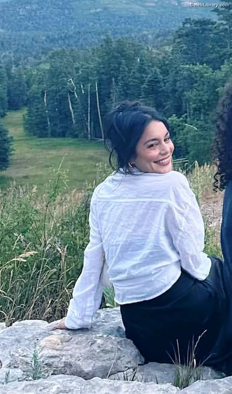 Vanessa Hudgens photo 22 of 1607