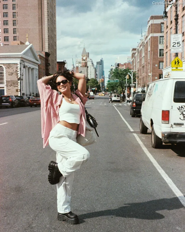 Vanessa Hudgens photo 3 of 1607
