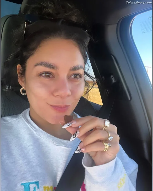 Vanessa Hudgens photo 10 of 1607