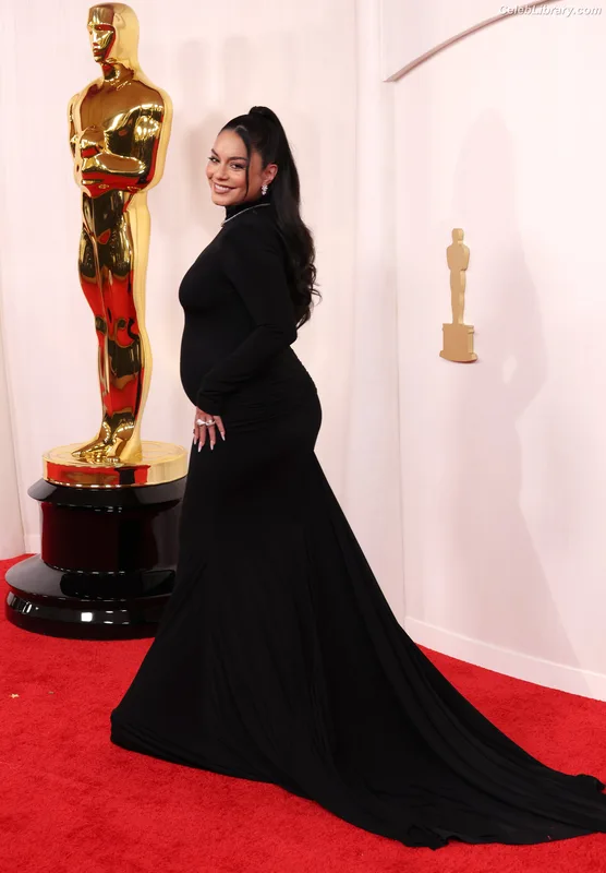 Vanessa Hudgens photo 1 of 1607