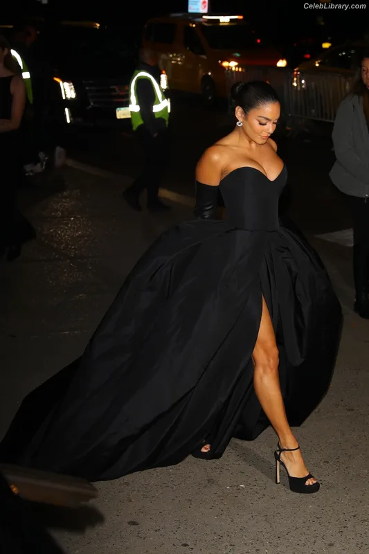 Vanessa Hudgens photo 10 of 1607