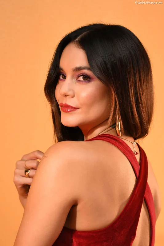 Vanessa Hudgens photo 1 of 1607