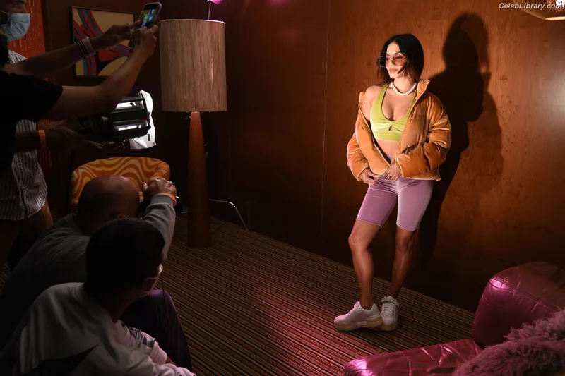 Vanessa Hudgens photo 1 of 1607