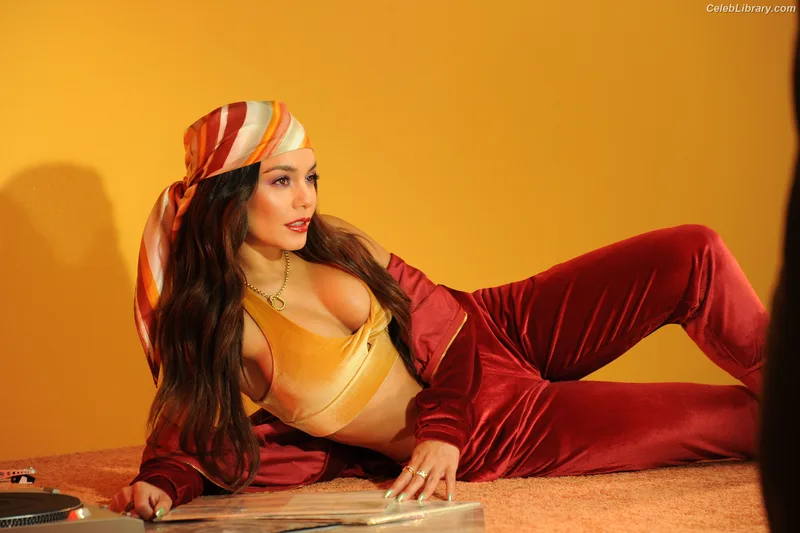 Vanessa Hudgens photo 7 of 1607