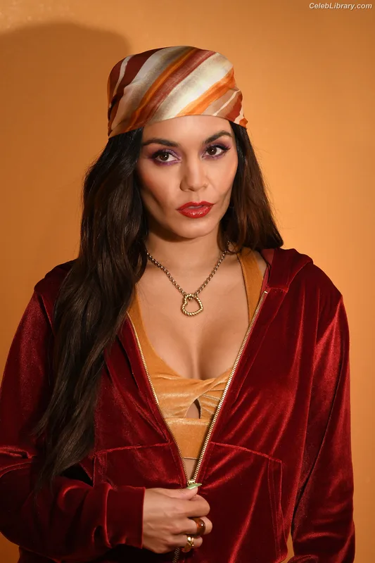 Vanessa Hudgens photo 2 of 1607