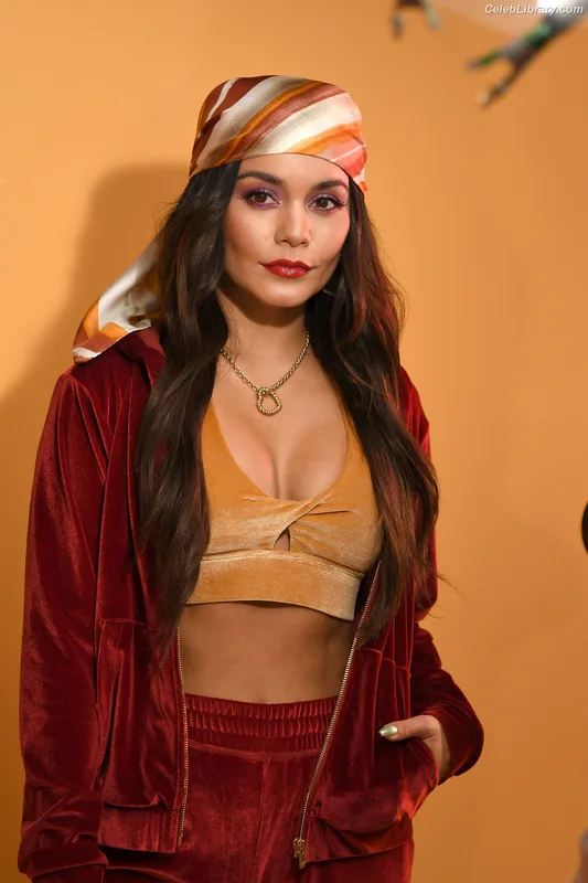 Vanessa Hudgens photo 7 of 1607